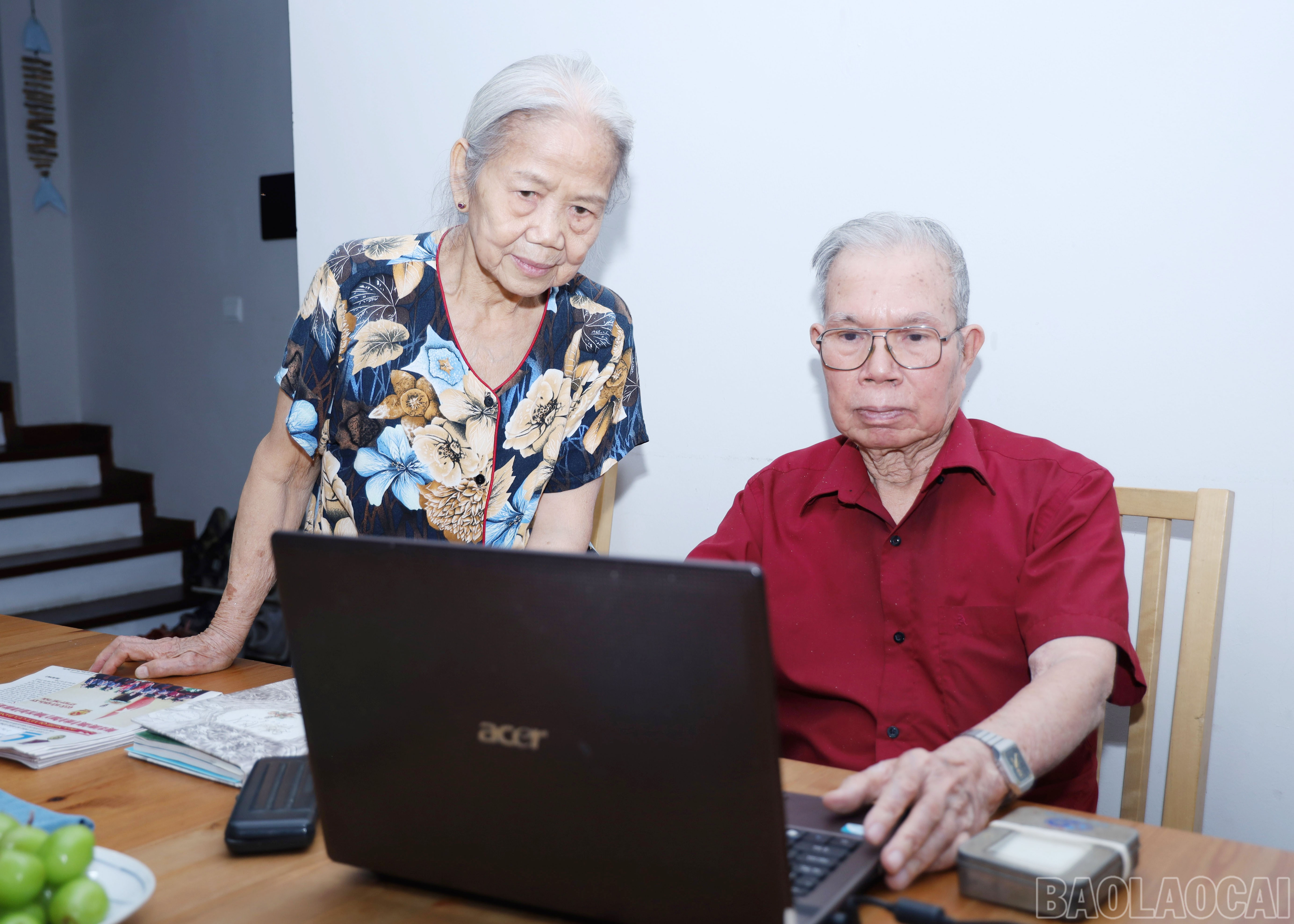 Nhà văn - nhà báo Ma Văn Kháng sống bình dị và an yên bên gia đình. baolaocai-br_3.jpg