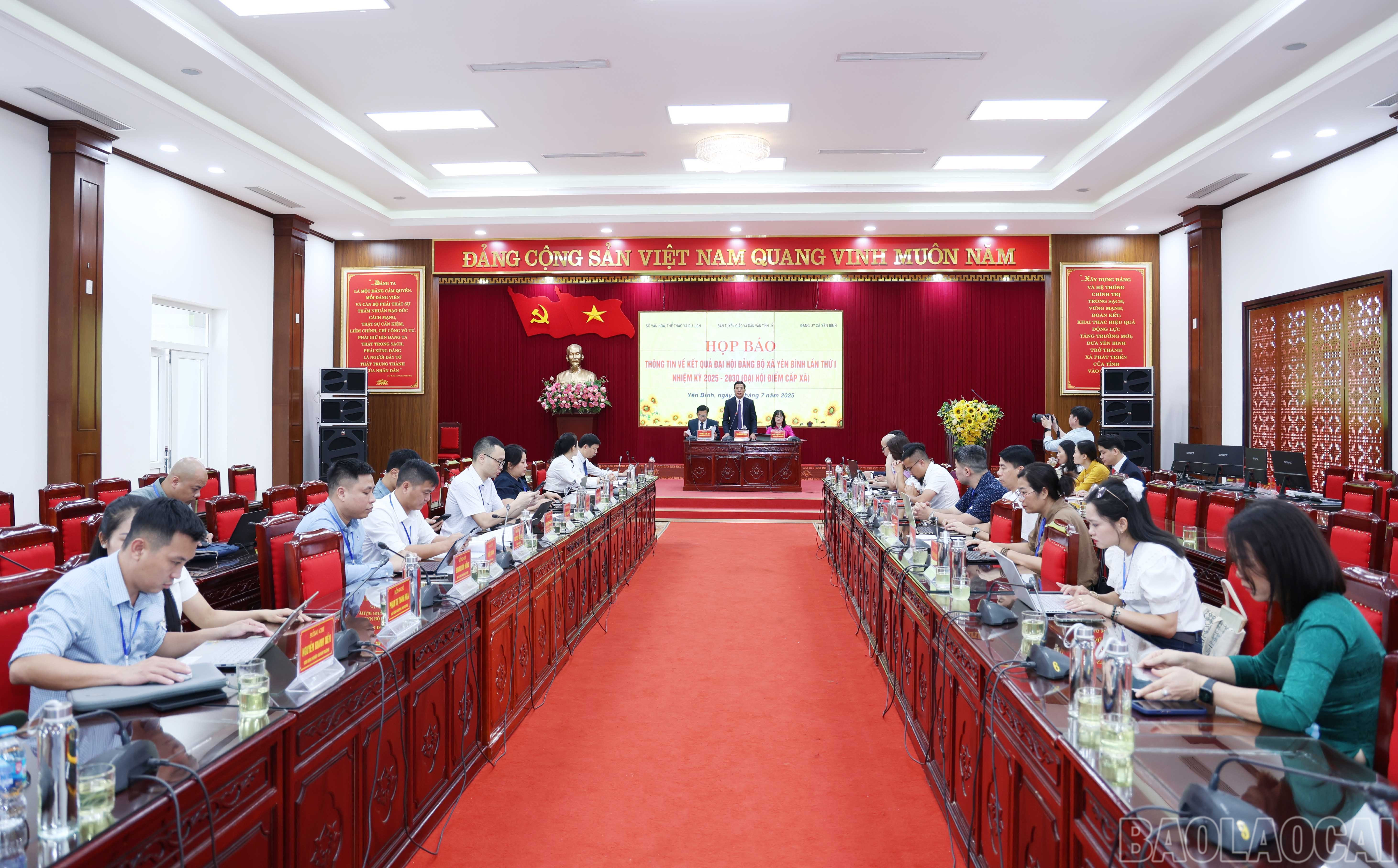 Quang cảnh buổi họp báo. baolaocai-br_img-8048.jpg