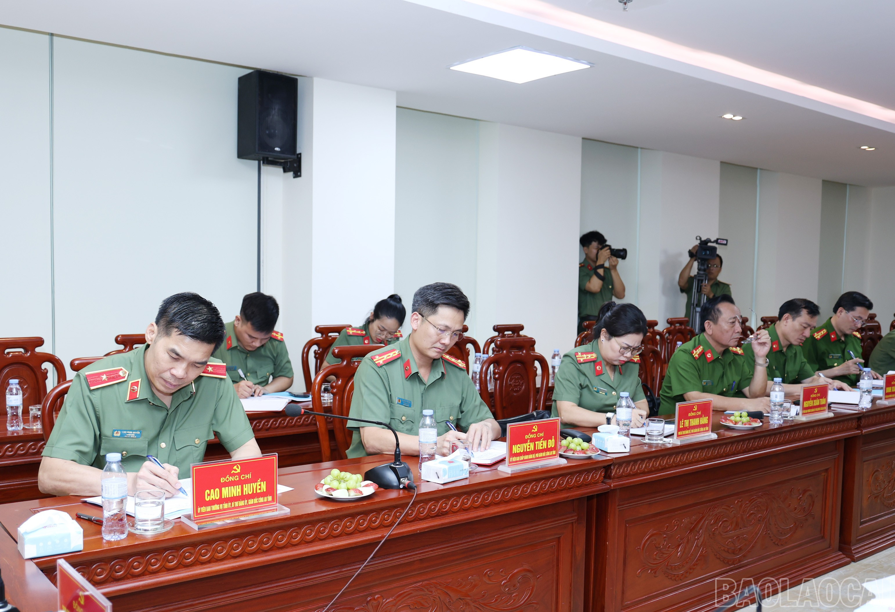 Đại biểu dự cuộc họp. baolaocai-br_img-8546.jpg