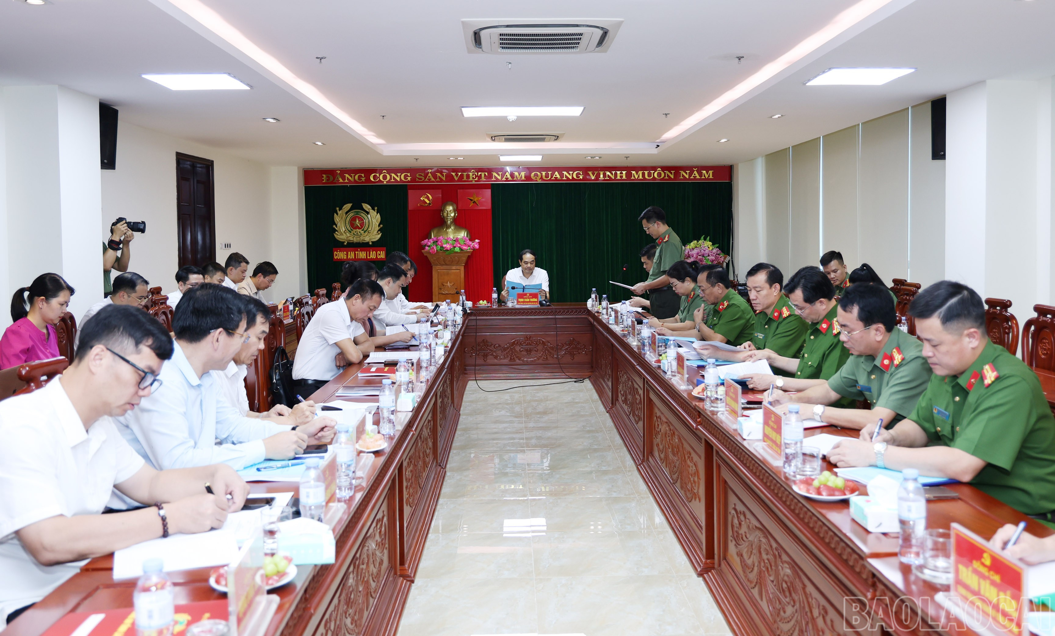 Quang cảnh cuộc họp. baolaocai-br_img-8526.jpg