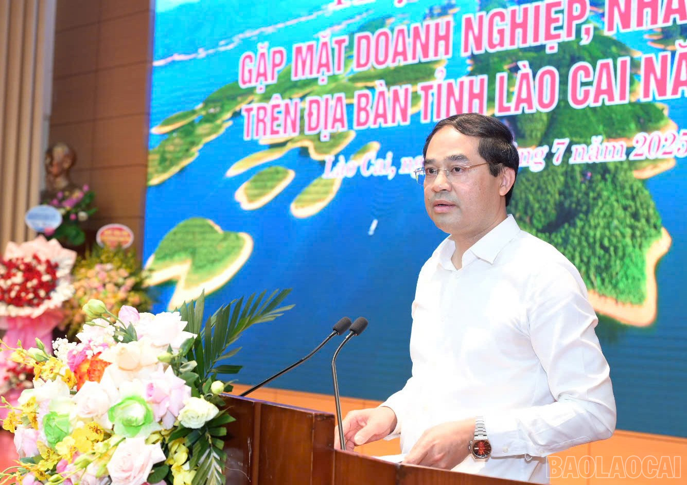 Đồng chí Trịnh Xuân Trường, Bí thư Tỉnh ủy, Chủ tịch HĐND tỉnh phát biểu tại hội nghị. baolaocai-br_123.jpg