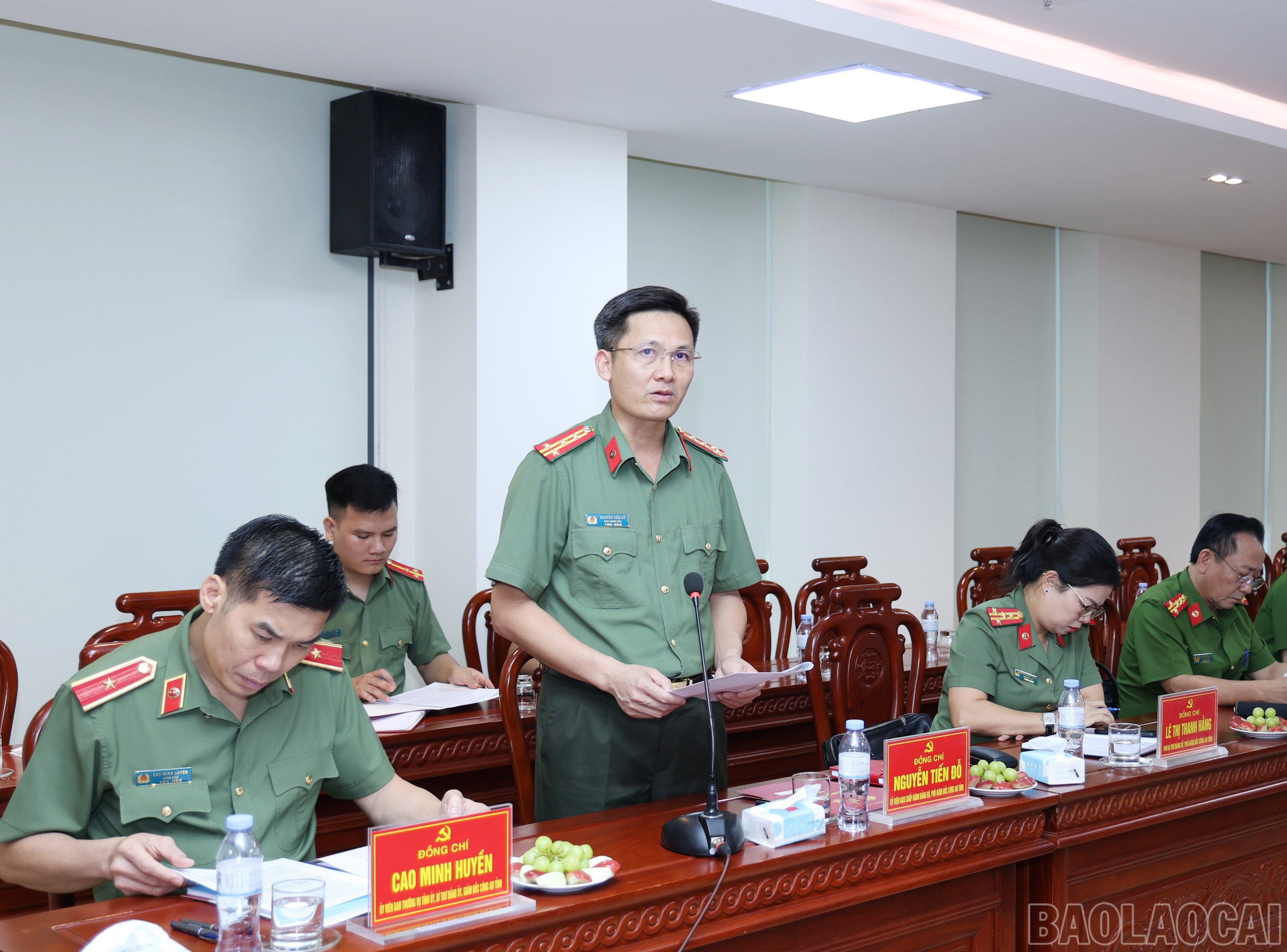 Đại diện Đảng ủy Công an tỉnh trình bày báo cáo công tác chuẩn bị Đại hội đại biểu Đảng bộ Công an tỉnh lần thứ Nhất, nhiệm kỳ 2025 – 2030. baolaocai-br_img-8539.jpg