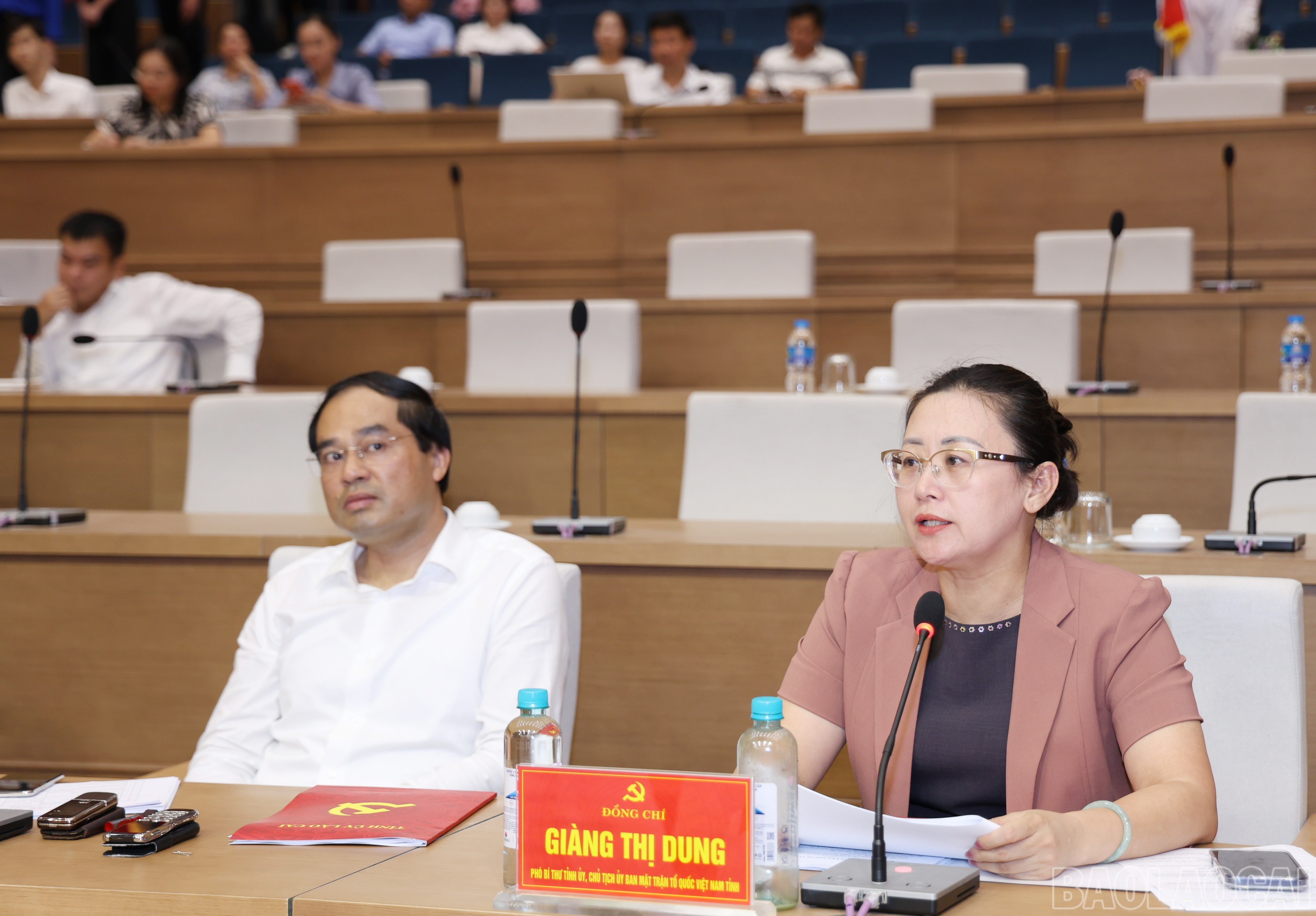 Đồng chí Giàng Dung - Phó Bí thư Tỉnh ủy, Chủ tịch Ủy ban MTTQ tỉnh phát biểu góp ý tại buổi sơ duyệt. baolaocai-br_img-1478.jpg