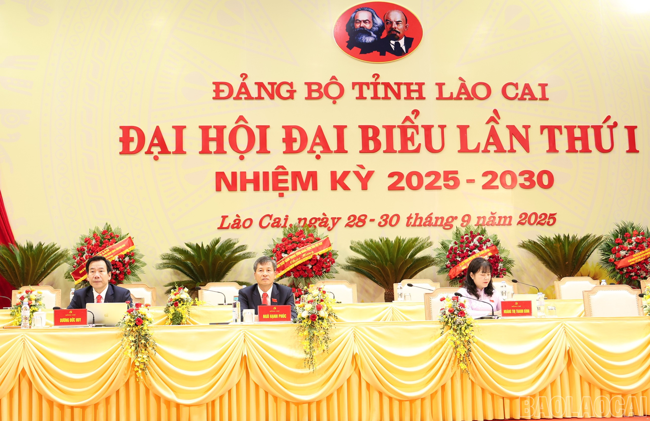 Các đồng chí chủ trì Tổ thảo luận số 1. baolaocai-br_img-2996.jpg