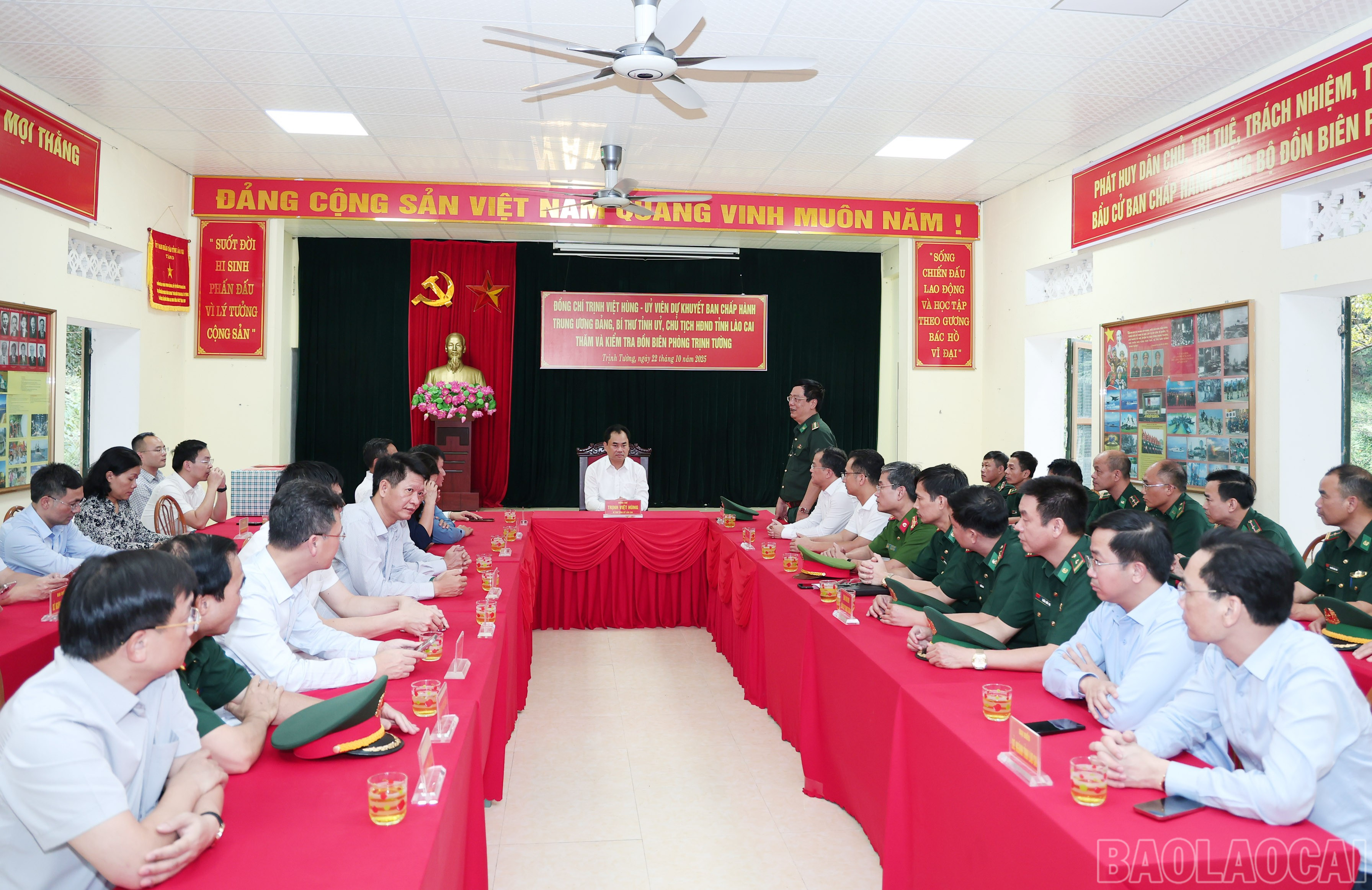 Quang cảnh buổi làm việc với Đồn Biên phòng Trịnh Tường. baolaocai-br_img-7703.jpg