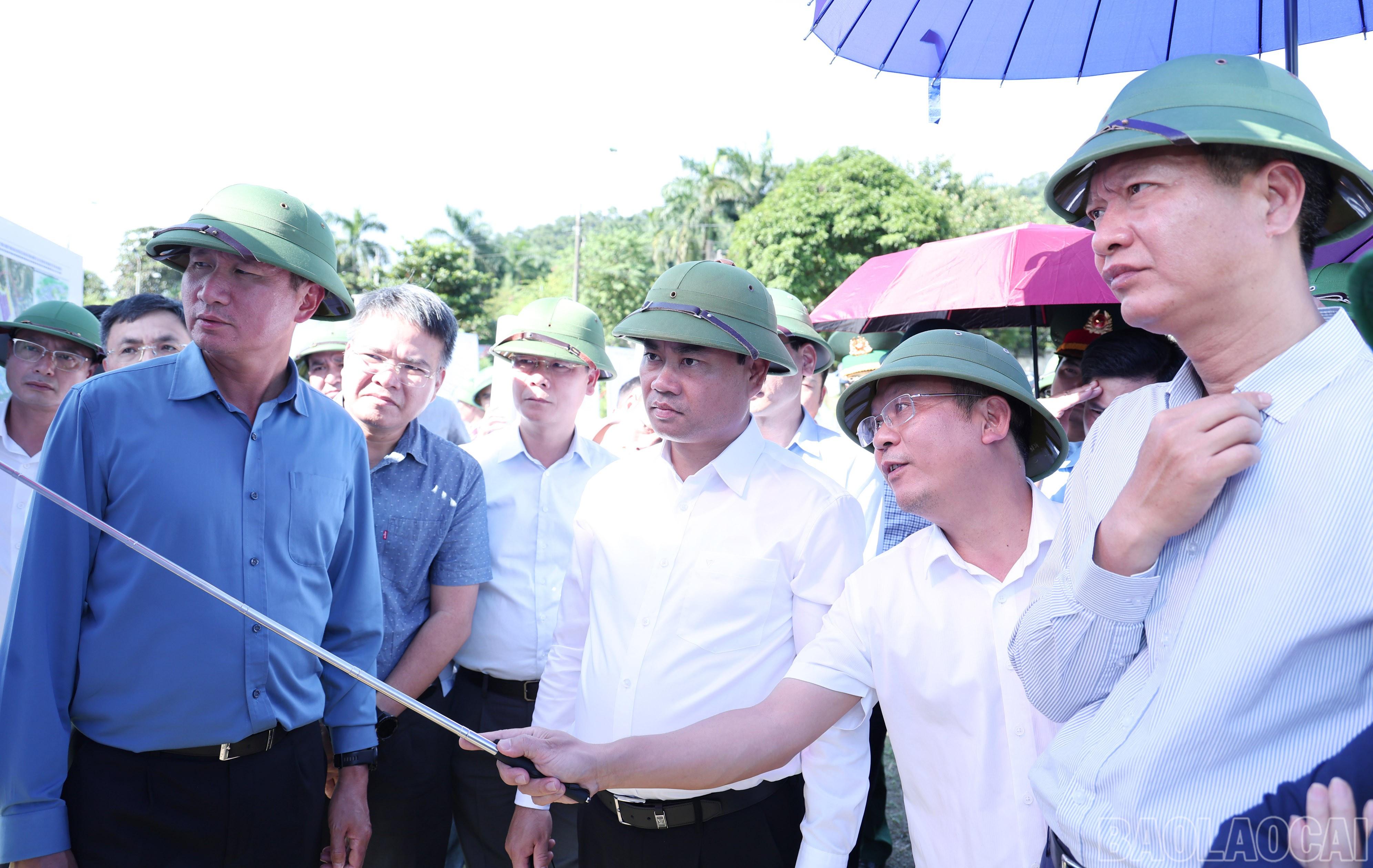 Đoàn công tác kiểm tra và nghe báo cáo tổng thể về dự án đường sắt Lào Cai – Hà Nội – Hải Phòng. baolaocai-br_img-7387.jpg