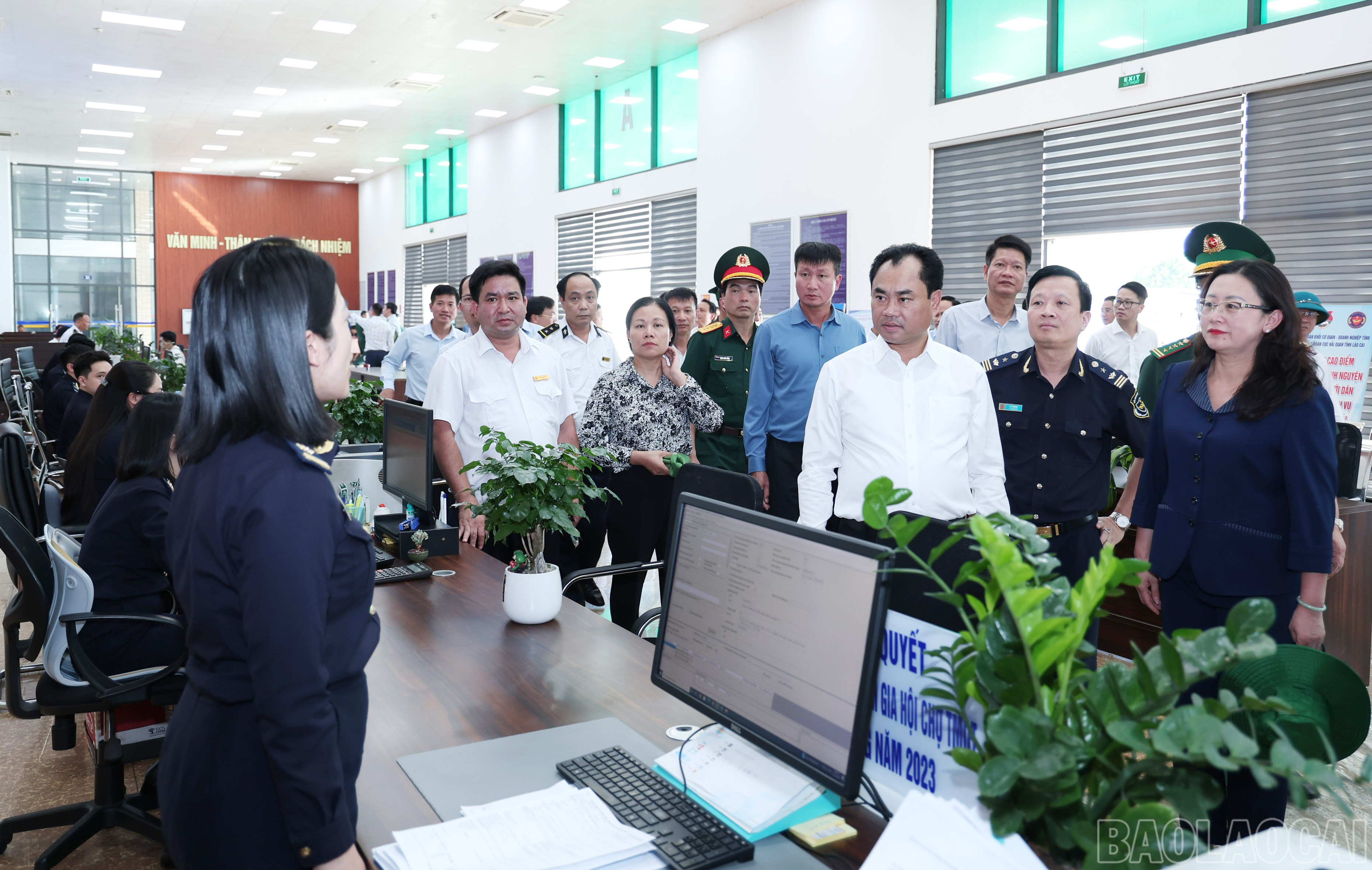 Đoàn công tác thăm Nhà liên ngành cải cách thủ tục hành chính Khu Kinh tế cửa khẩu Lào Cai. baolaocai-br_img-7507.jpg