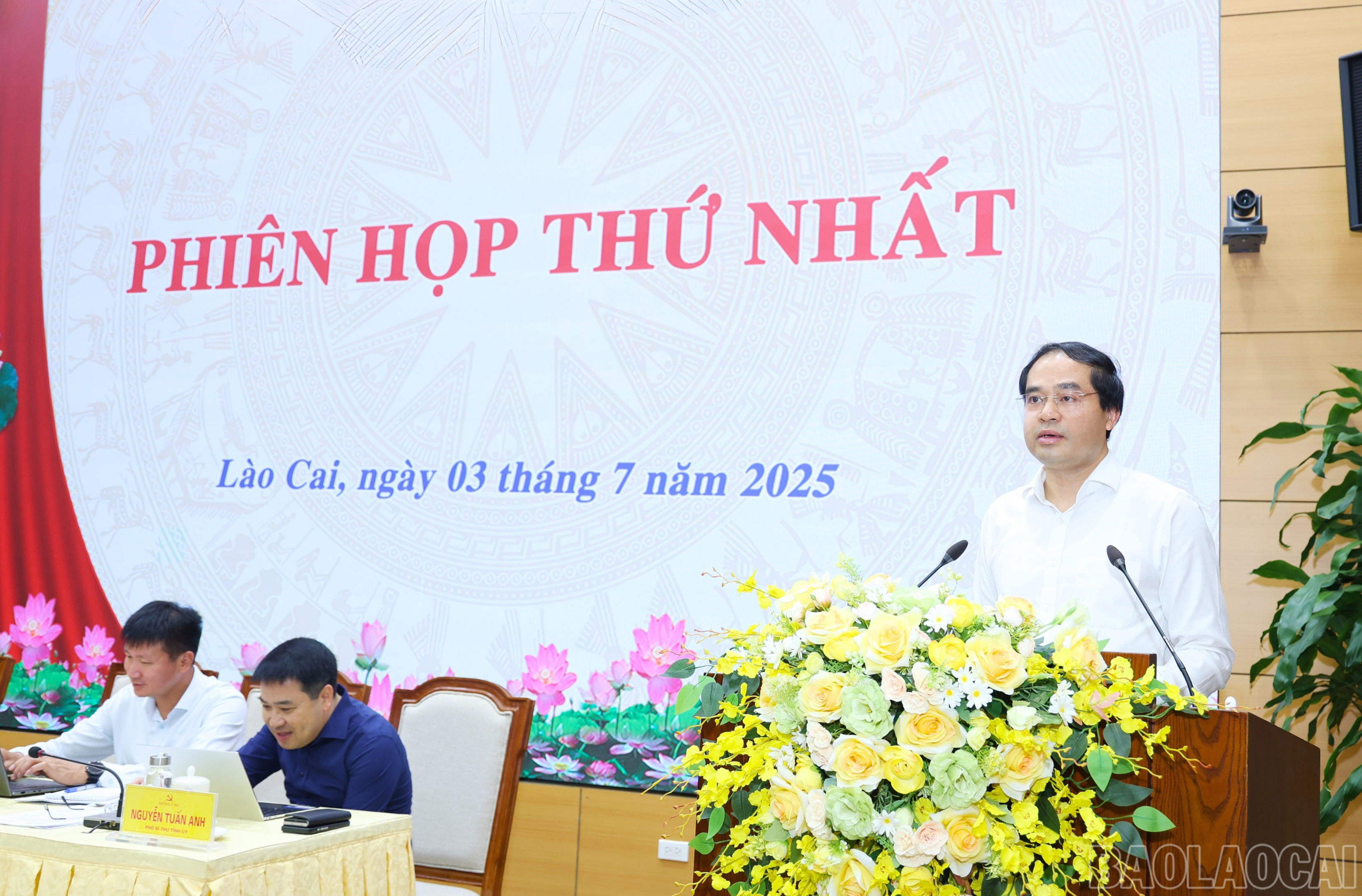 Đồng chí Bí thư Tỉnh ủy Trịnh Xuân Trường phát biểu kết luận phiên họp. baolaocai-br_2.jpg