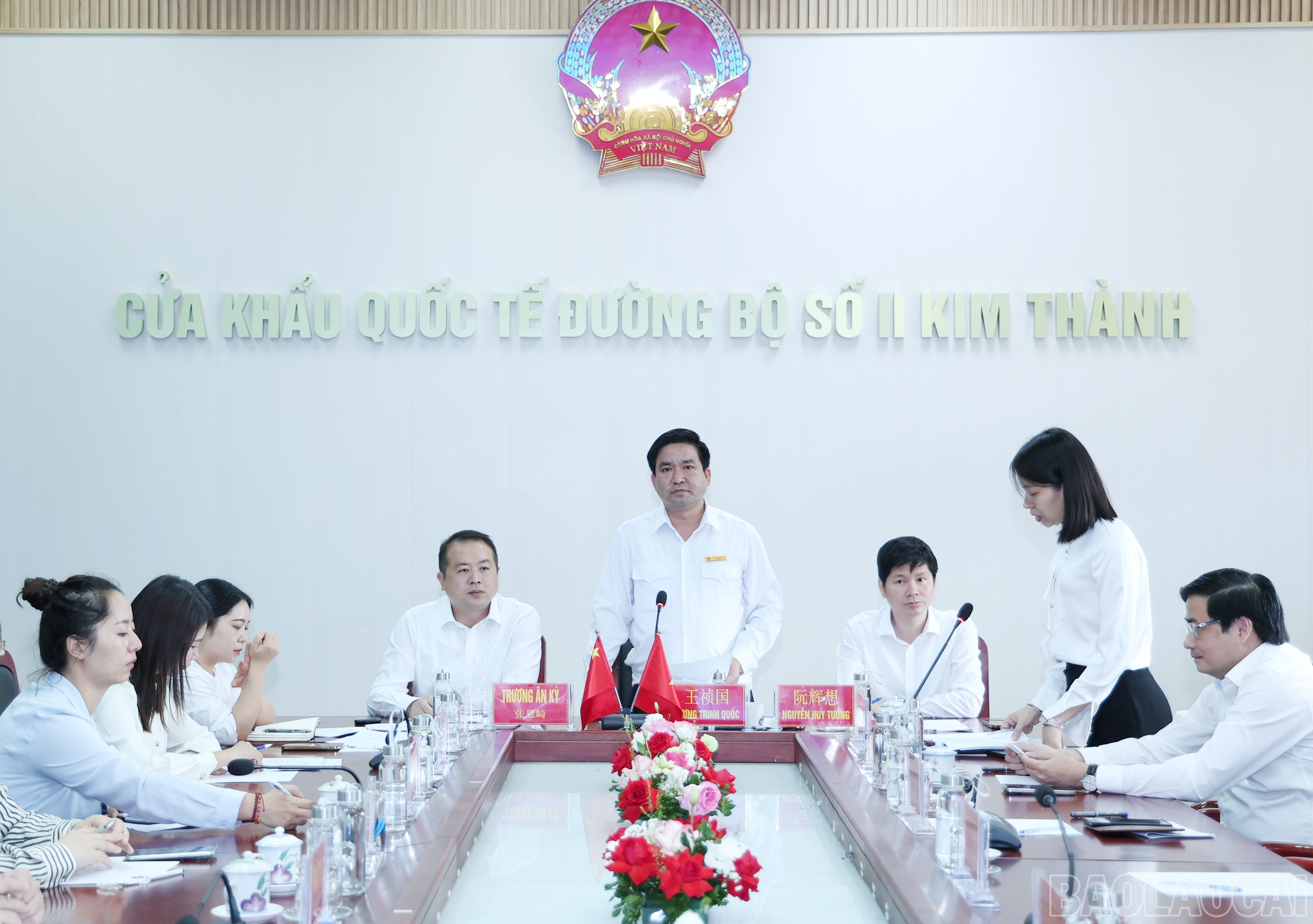 Đồng chí Vương Trinh Quốc – Trưởng Ban Quản lý Khu kinh tế tỉnh Lào Cai phát biểu tại buổi làm việc. baolaocai-br_img-9786.jpg
