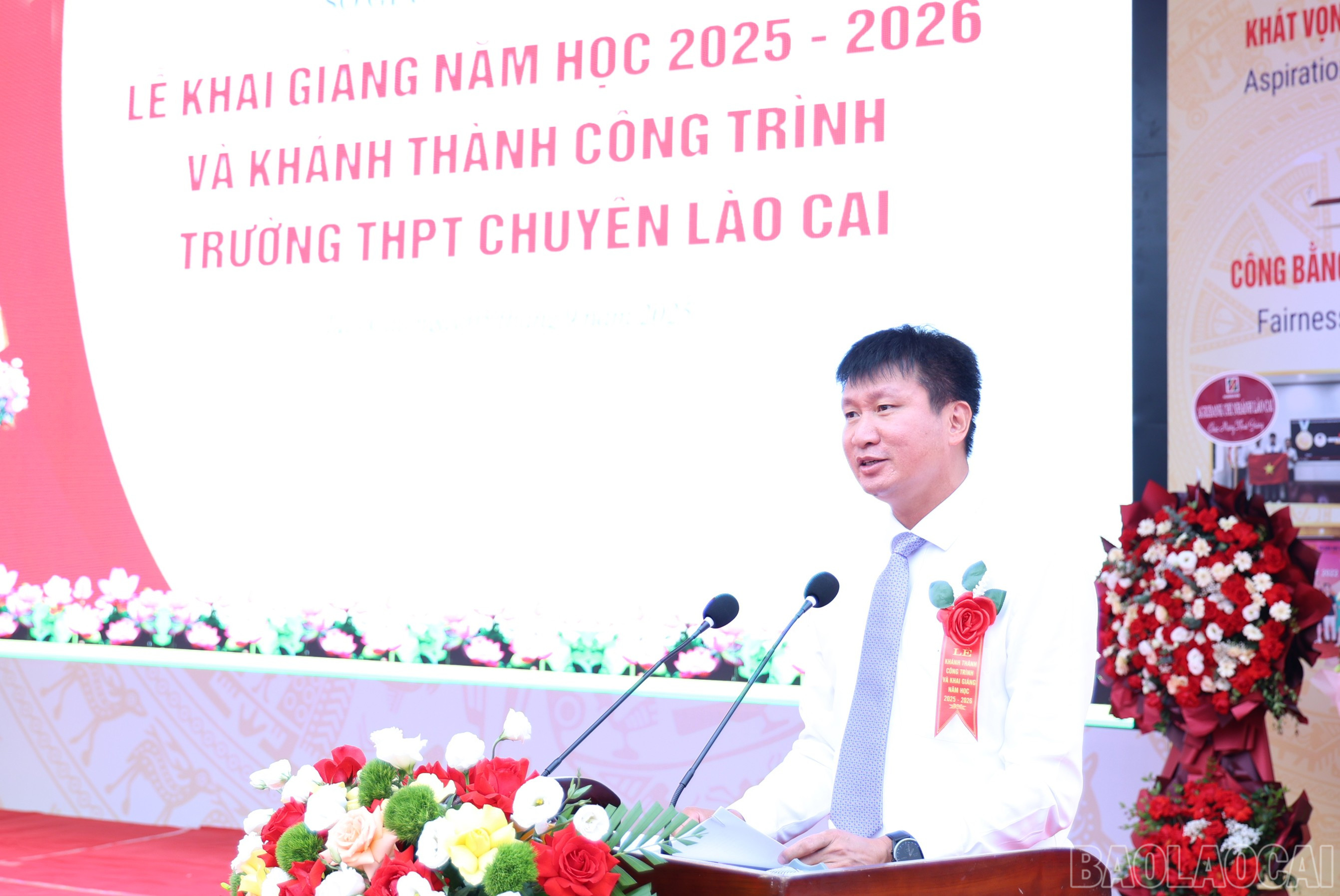 Đồng chí Trần Huy Tuấn, Phó Bí thư Tỉnh ủy, Chủ tịch UBND tỉnh phát biểu tại buổi lễ. baolaocai-br_img-0417.jpg