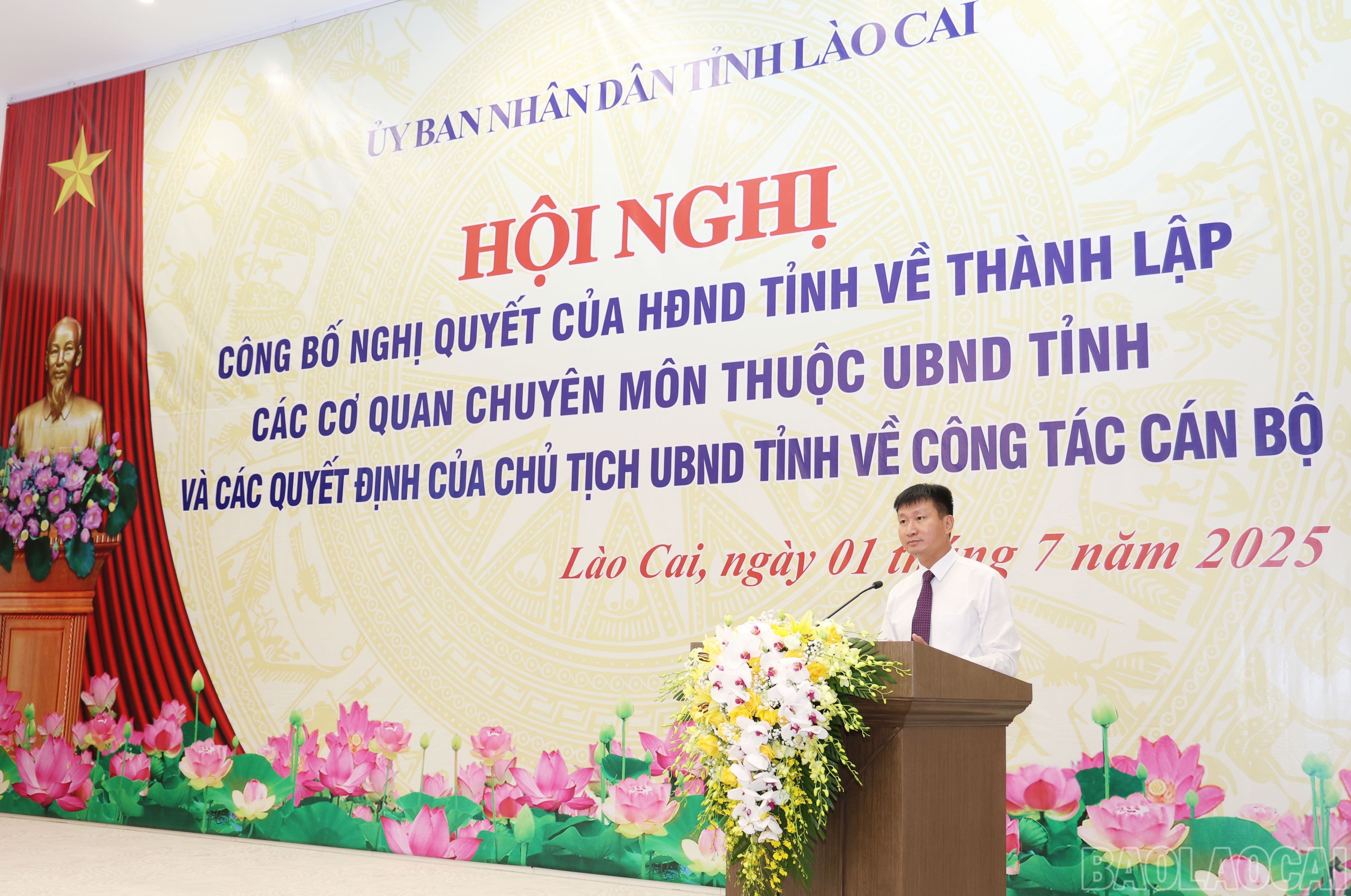Đồng chí Trần Huy Tuấn, Phó Bí thư Tỉnh ủy, Chủ tịch UBND tỉnh phát biểu tại hội nghị. baolaocai-br_6445.jpg