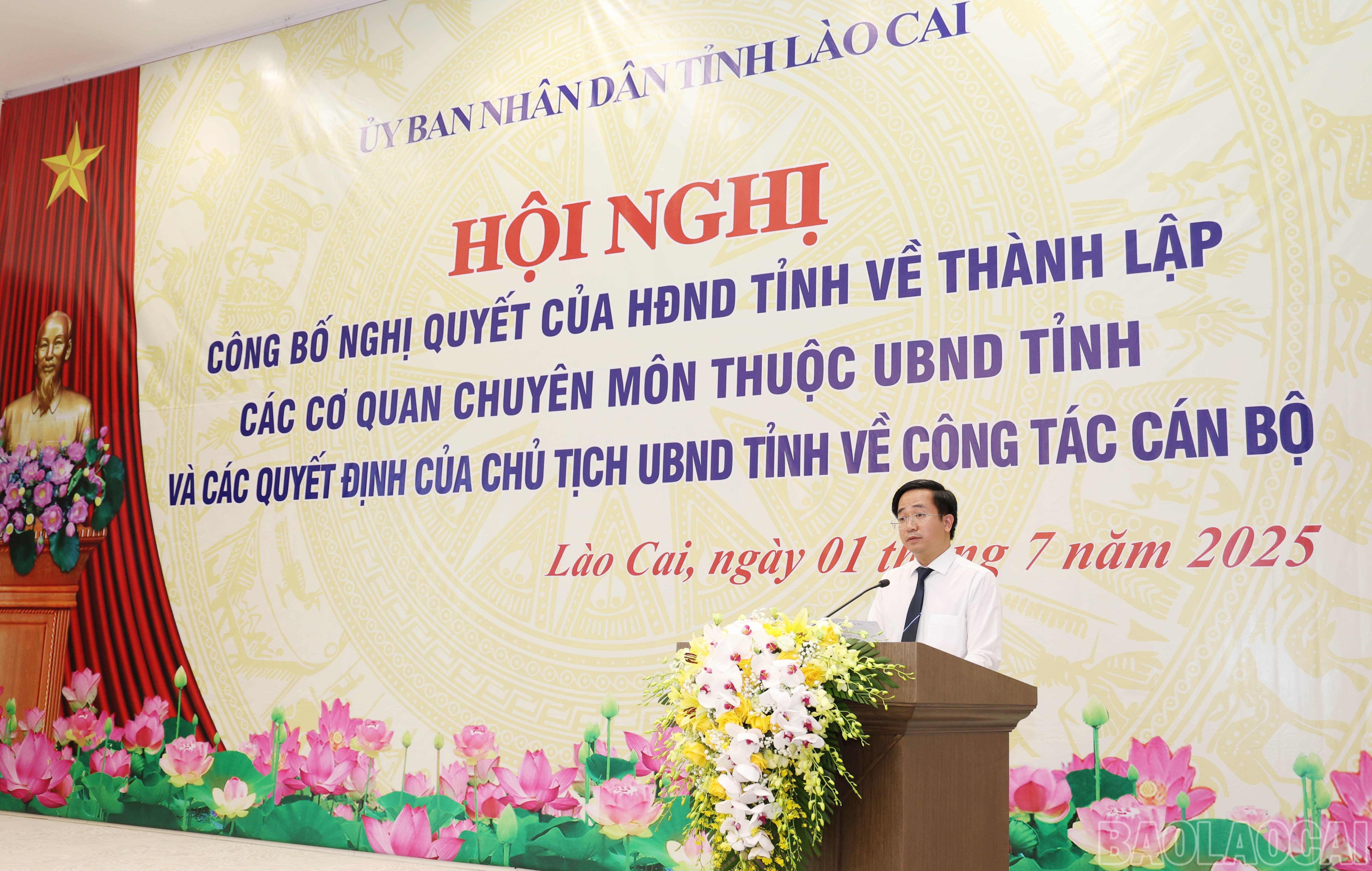 Đồng chí Trần Minh Sáng, Giám đốc Sở Nông nghiệp và Môi trường phát biểu nhận nhiệm vụ. baolaocai-br_6457.jpg