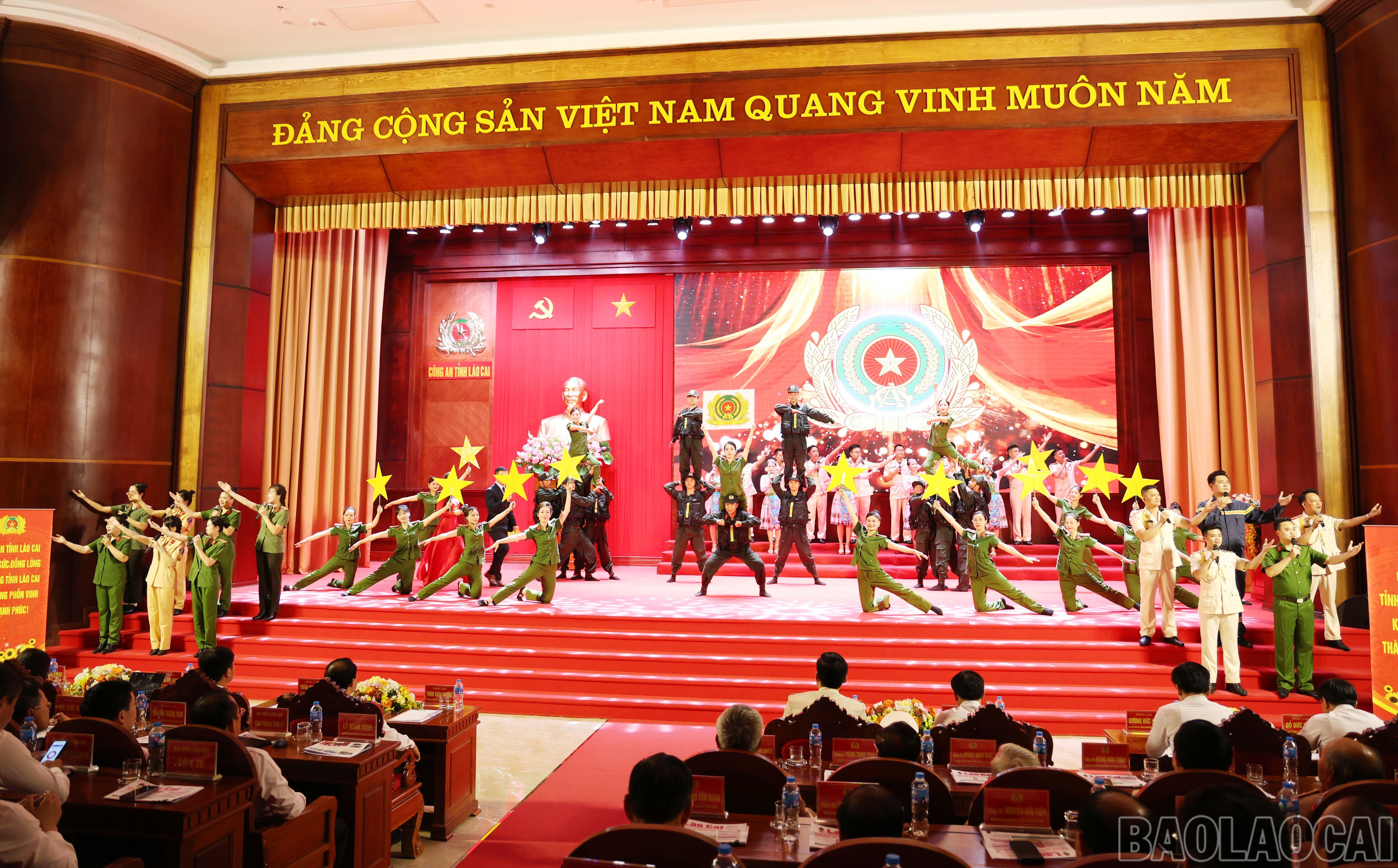 Một tiết mục văn nghệ chào mừng tại lễ kỷ niệm. baolaocai-br_img-8850.jpg