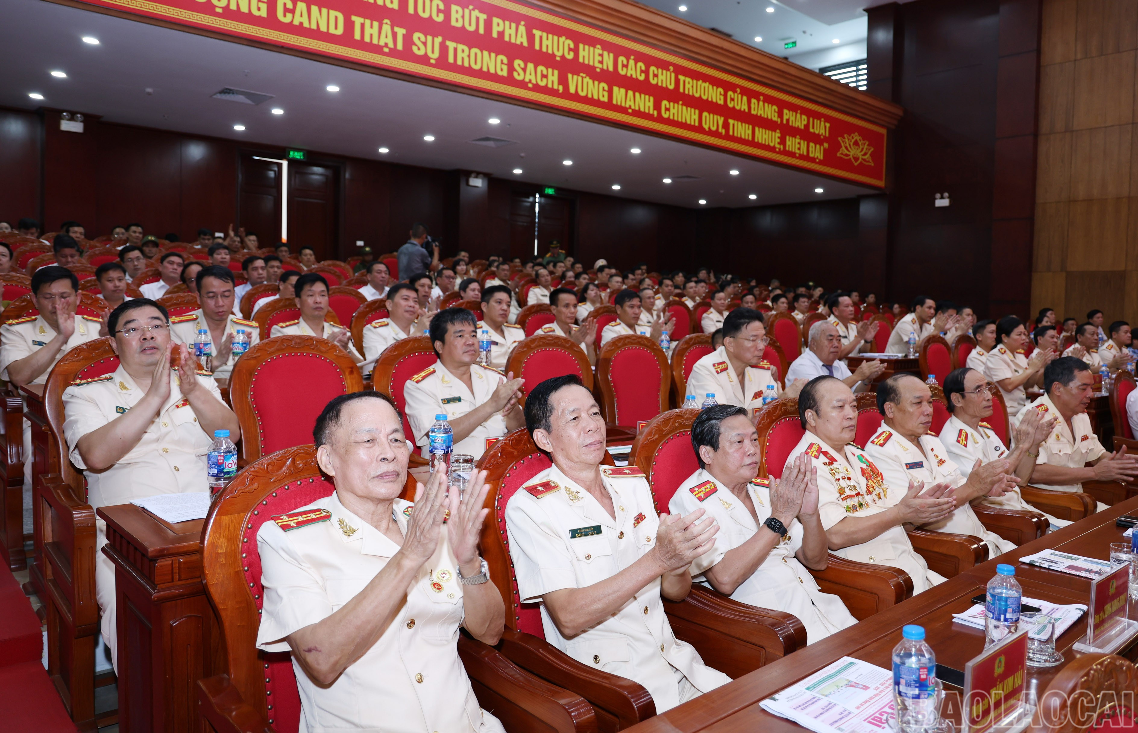 Đại biểu dự lễ kỷ niệm. baolaocai-br_img-8898.jpg