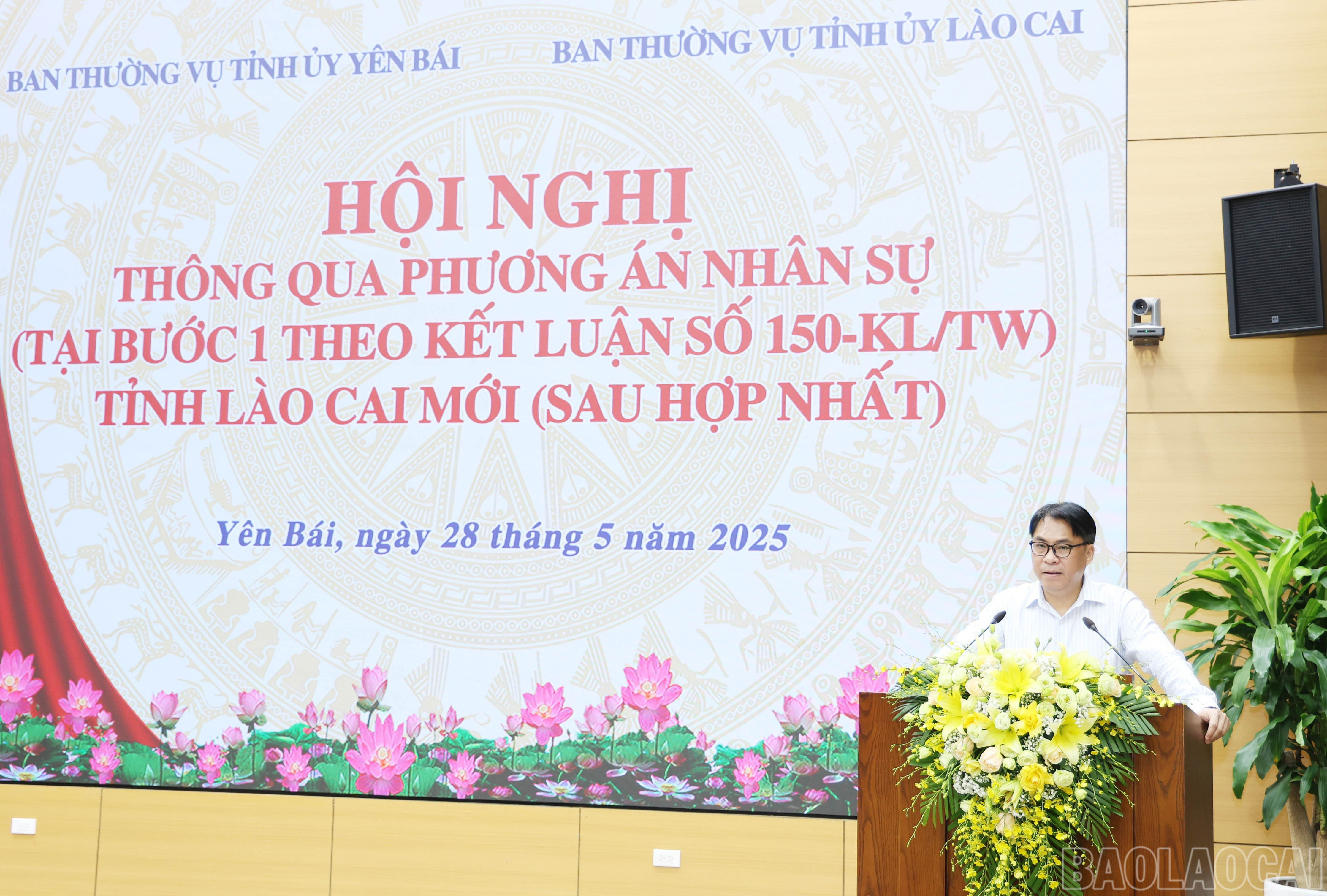 Đồng chí Phan Thăng An, Phó Trưởng Ban Tổ chức Trung ương phát biểu tại hội nghị. baolaocai-br_5613.jpg