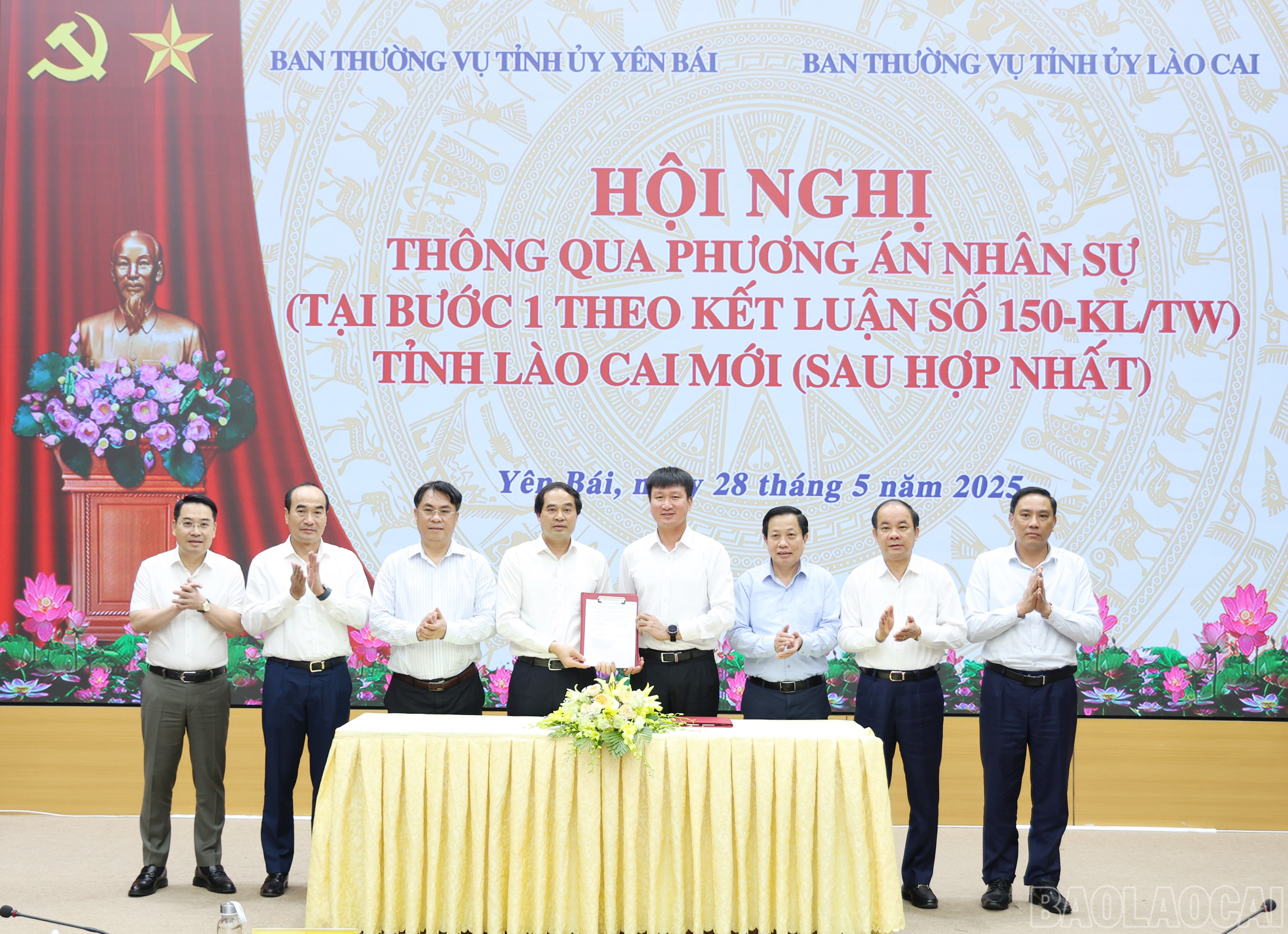 Bí thư Tỉnh ủy Lào Cai và Yên Bái ký nghị quyết liên tịch về phương án nhân sự tỉnh Lào Cai mới. baolaocai-br_5664.jpg