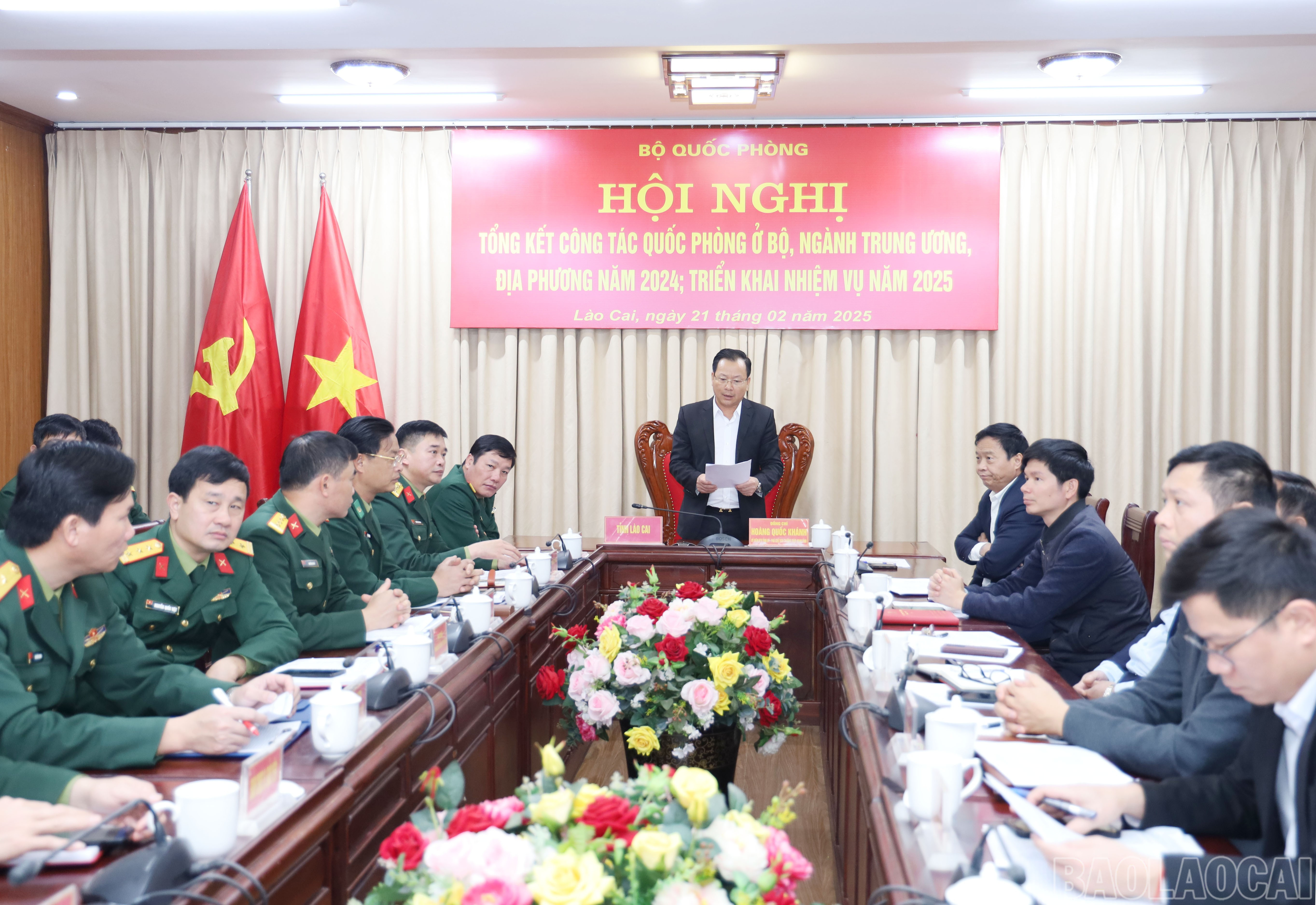 Đồng chí Hoàng Quốc Khánh, Phó Chủ tịch Thường trực UBND tỉnh Lào Cai phát biểu thảo luận tại hội nghị. baolaocai-br_0350.jpg