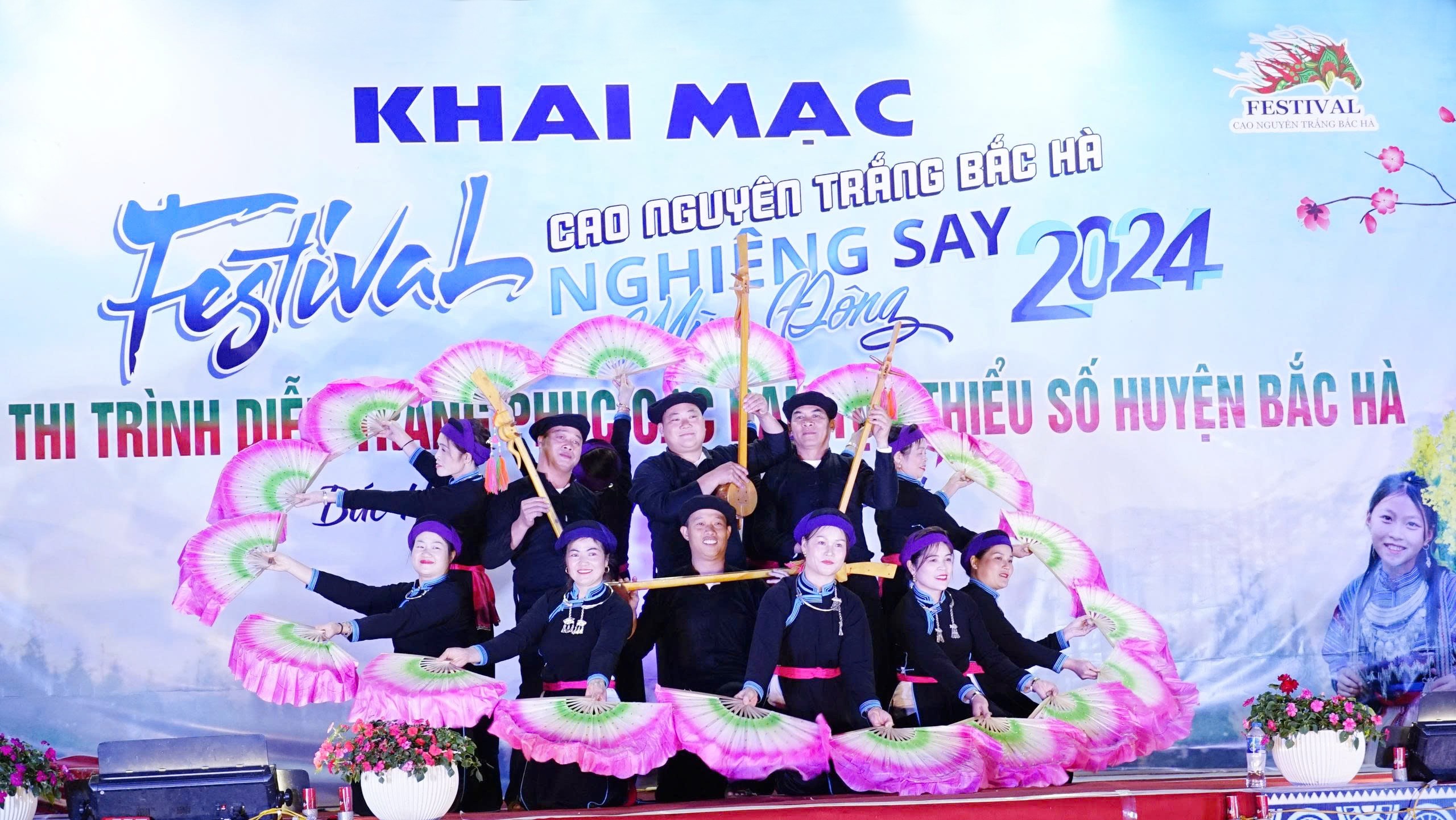 Hiện nay, xã Bắc Hà đang chú trọng xây dựng 5 sản phẩm du lịch đặc sắc để thu hút khách du lịch trong tương lai. le-hoi.jpg