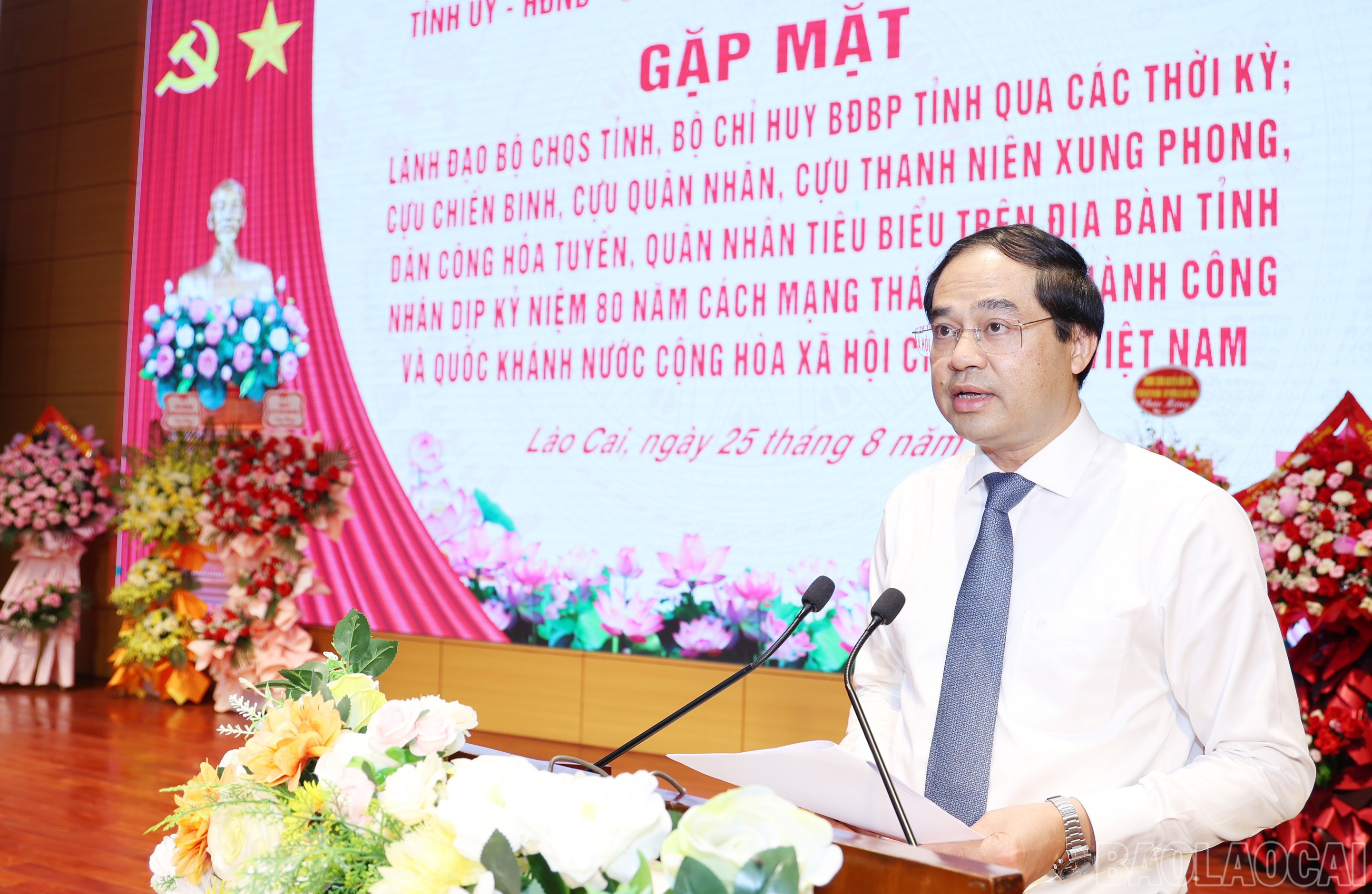 Đồng chí Trịnh Xuân Trường, Bí thư Tỉnh ủy, Chủ tịch HĐND tỉnh phát biểu tại buổi gặp mặt. baolaocai-br_img-9973.jpg