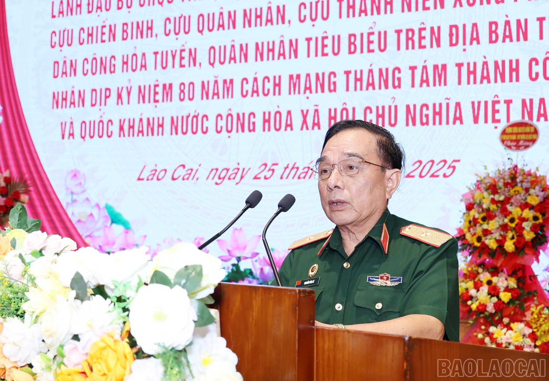 Thiếu tướng Nguyễn Văn Kỳ, nguyên Phó Tham mưu trưởng Quân khu 2, nguyên Chỉ huy trưởng Bộ Chỉ huy Quân sự tỉnh phát biểu tại buổi gặp mặt. baolaocai-br_img-9920.jpg