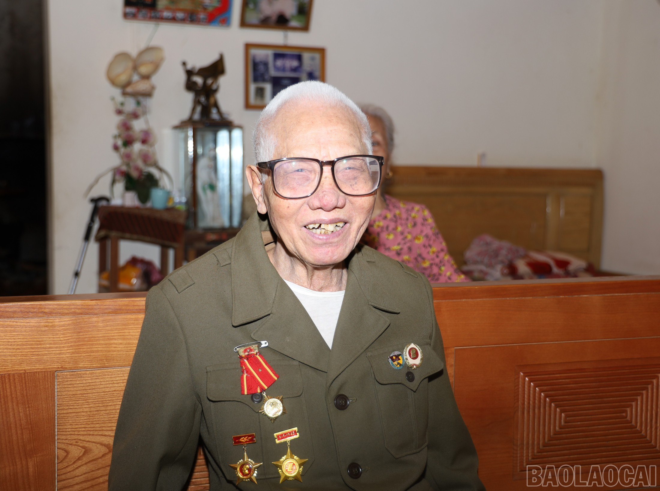 Cựu chiến binh Cao Đạt từng tham gia đào hào bao vây phân khu Hồng Cúm trong Chiến dịch Điện Biên Phủ 71 năm trước. baolaocai-br_6133-sao-chep.jpg
