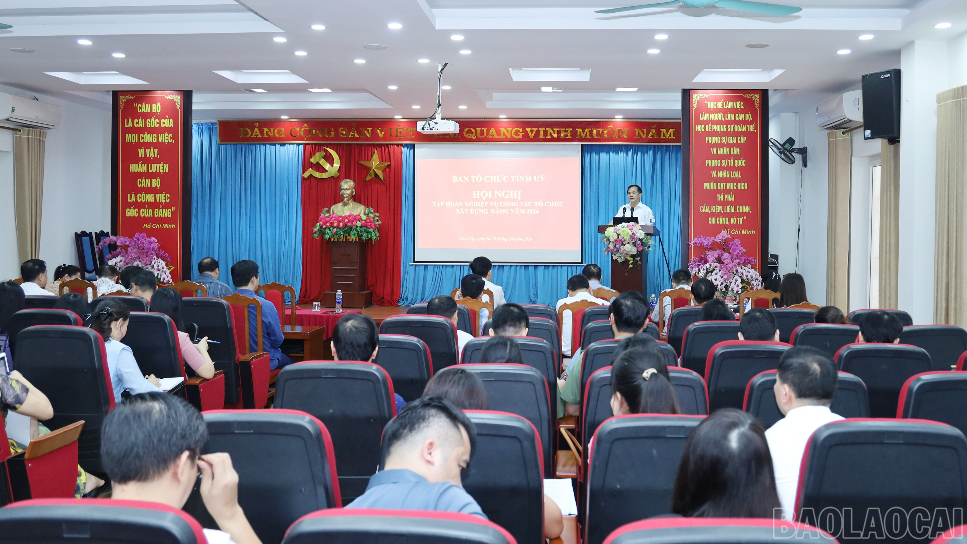 Quang cảnh hội nghị. 9346-6270-7644.jpg