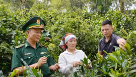 Ấm tình quân dân nơi biên giới A Mú Sung