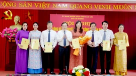 Lãnh đạo Sở Tài Chính tỉnh Lào Cai trao quyết định bổ nhiệm lãnh đạo Văn phòng Sở Tài Chính 