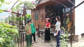 Du lịch cộng đồng thu hút du khách đến với địa phương.