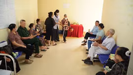 Bệnh viện Lão khoa - Phục hồi chức năng tỉnh tổ chức chương trình khám bệnh, tư vấn và phát thuốc miễn phí