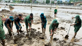 Huy động hơn 16.000 lượt bộ đội, dân quân, tự vệ tham gia khắc phục hậu quả mưa lũ