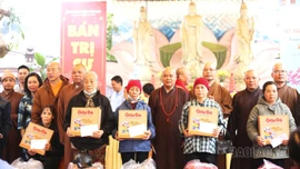 Trao 1.000 suất quà Tết cho người nghèo, hoàn cảnh khó khăn