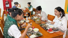 Gần 2.000 đoàn viên Công đoàn phường Sa Pa tham gia chương trình “Bữa cơm công đoàn”