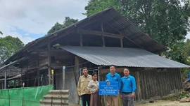 Hỗ trợ kinh phí xây dựng, sửa chữa 23 nhà “Mái ấm công đoàn” nhân Tháng Công nhân