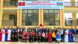 Đồng chí Phó Chủ tịch UBND tỉnh Vũ Thị Hiền Hạnh dự lễ khánh thành Trường Tiểu học Trần Phú