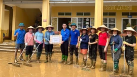 Tuổi trẻ Lào Cai tích cực hỗ trợ người dân khắc phục hậu quả mưa lũ 