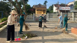 Phường Nam Cường và xã Mậu A ra quân vệ sinh môi trường 