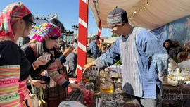 Độc đáo Hội chợ sản vật vùng cao và không gian trưng bày sản phẩm trà Shan tuyết