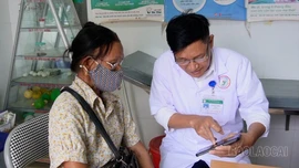 Công nghệ số "gõ cửa" trạm y tế