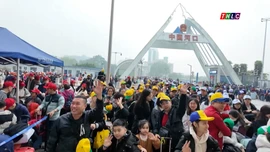 Nhộn nhịp hoạt động du lịch Cửa khẩu quốc tế Lào Cai ngày đầu kỳ nghỉ lễ