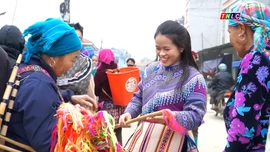 Bản vui: Phiên chợ Sín Chéng