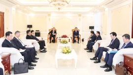 Bí thư Tỉnh ủy Trịnh Việt Hùng hội kiến song phương với Bí thư Tỉnh ủy Vân Nam (Trung Quốc)