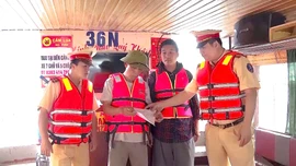 Trên 60 trường hợp vi phạm trật tự an toàn giao thông bị xử lý trên hồ Thác Bà