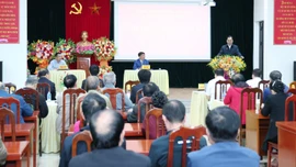 Bí thư Tỉnh ủy Trịnh Việt Hùng dự sinh hoạt chi bộ thường kỳ tháng 11 của Chi bộ Đồng Tâm 4