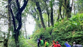 Trekking đường đá trăm tuổi