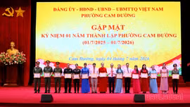 Phó Bí thư Tỉnh ủy Giàng Thị Dung dự lễ gặp mặt, tri ân nhân kỷ niệm 01 năm thành lập phường Cam Đường
