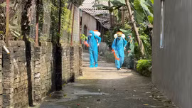 Phường Lào Cai: Phun khử khuẩn, ngăn ngừa dịch bệnh bùng phát sau ngập lụt