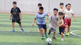 [ẢNH] Trẻ em Bảo Yên hăng say luyện tập bóng đá