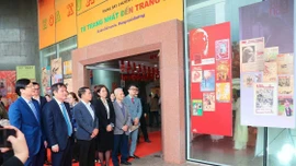 Giới thiệu bìa báo Xuân tiêu biểu qua các thời kỳ bằng trưng bày đa phương tiện