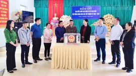 Đoàn công tác số 1, Ban Tuyên giáo và Dân vận Tỉnh ủy kiểm tra công tác bầu cử tại phường Trung Tâm